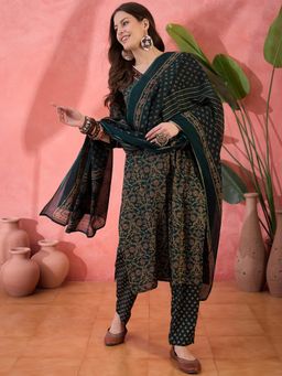 Gahan - Women Green Casual V-Neck Printed Kurta Pants & Dupatta (Set of 3)