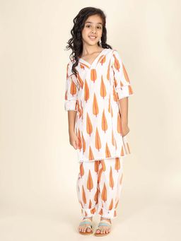 Lil Pitaara - Girls White Cotton V-Neck Kurti with Salwar