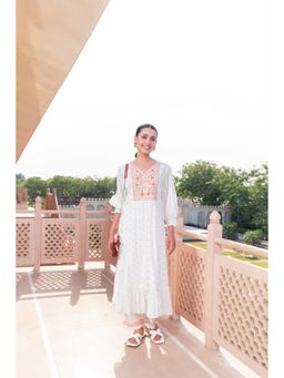 SAVI - Off White Cotton Lurex Embroidered Kurta with Pant