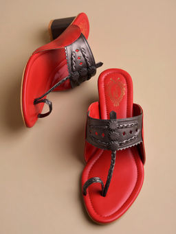 Shoetopia - Classic Heeled Grey Kolhapuris For Girls