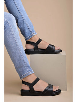 Shoetopia - Solid Comfortable Black Sandals For Girls