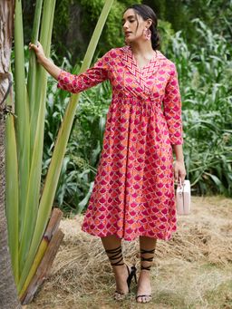 AAREIN - Orange V-Neck Printed Dress