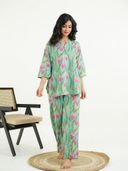 Green color option, Sold out, Currently selected