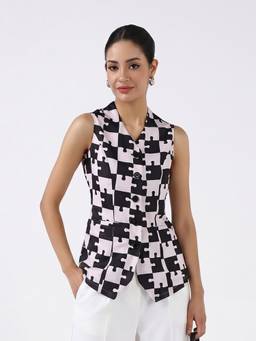 Powersutra - Women Black Geometric Printed Top