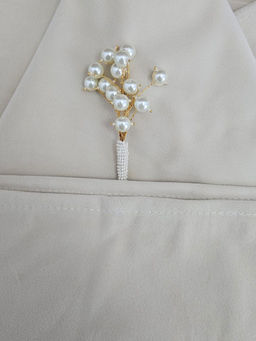 EVAARAZ - Cream Pearl Bouquet Brooch