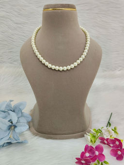 EVAARAZ - Classic Cream Pearl Necklace
