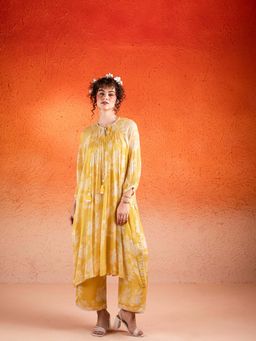 Sshilpa Samriya - Corn Yellow Floral Print Kurta with Pant (Set of 2)