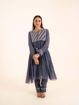 Sshilpa Samriya - Indigo Blue Embroidered Kurta with Pant (Set of 2)