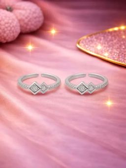 White Velvet - Silver Bloomora 925 Silver Adjustable Toe Ring