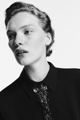 H&M - Women Black Flower-Detail Cord Necklace