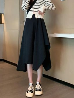 Outzidr - Asymmetric Flared Black Skirt