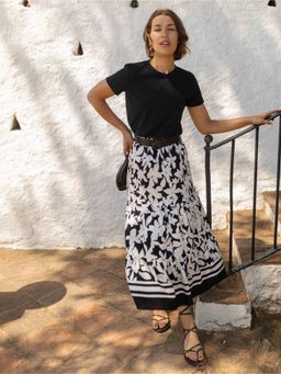 Outzidr - White Floral Print Flowy Skirt