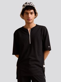 Muvazo - Black Eclipse Elegance T-Shirt