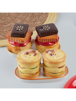 Kookee - Food Salt & Pepper Shakers with Tray (Set Of 2)