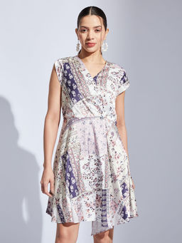 Latin Quarters - Women White Straight Printed V-Neck Casual Dress