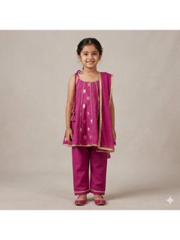 Tiny Pants - Girls Magenta Printed Kurta with Pant and Dupatta