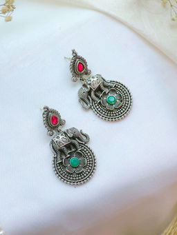 Putstyle - Antique Elephant Motif Oxidized Silver Earrings