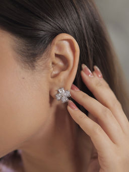 Putstyle - Sparkling Silver Four-Leaf Clover White Stud Earrings