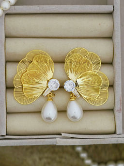 Putstyle - Gold Filigree Ginkgo Leaf & Pearl Drop Earrings
