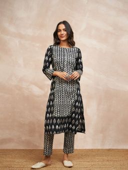 STADO - Printed Black Kurta with Pant (Set of 2)