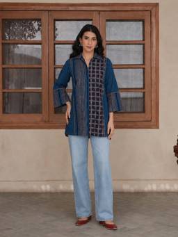 Aaghnya - Women Blue Checks Collar Neck Kurti