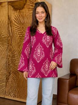 Aaghnya - Women Pink Paisley V-Neck Kurti