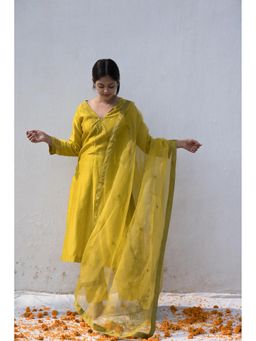 MITHI SUPARI - Lime Green Dhani Kurta and Pant with Dupatta (Set of 3)