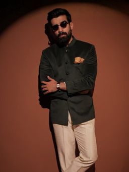 MR BUTTON - Men Green Solid Slim-Fit Velvet Bandhgala