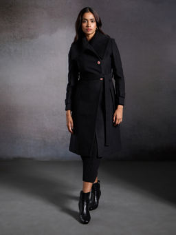 RSVP by Nykaa Fashion - Black Solid Overlapping Spread Collar Overcoat With Belt (Set of 2)