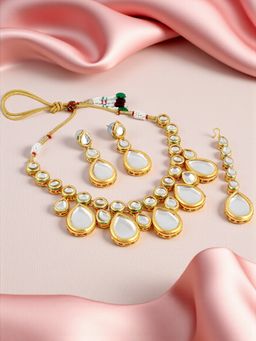 LUCKY JEWELLERY - 18k Gold White Kundan Choker Necklace with Pair of Earrings and Mang Tikka