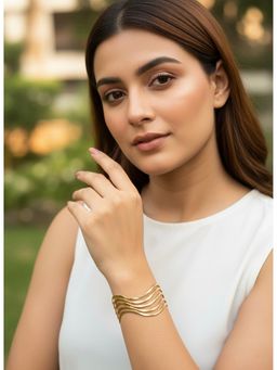 Mitali Jain - Women Gold Wavy Adjustable Cuff