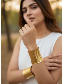 Mitali Jain - Women Gold Zyra Adjustable Cuff