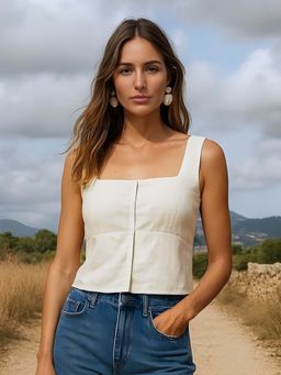 Don’t be basic - Off White Solid Top