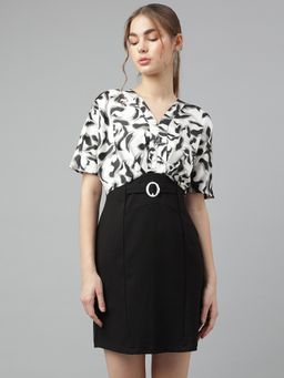 Latin Quarters - Women Black Printed Half Sleeve V-Neck Casual Dress