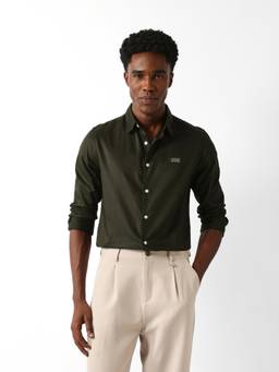 The Bear House - Men Green Solid Causal Shirt