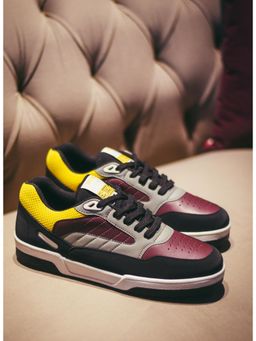 DOC Sneakers - Airliners Runway Sneakers