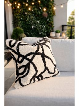 Casa Luna Decor - Zahira Tufted Monochrome Cushion
