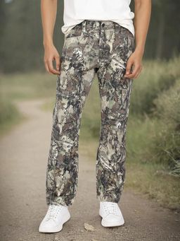 Wrangler - Men Green Mid Rise Straight Fit Trousers