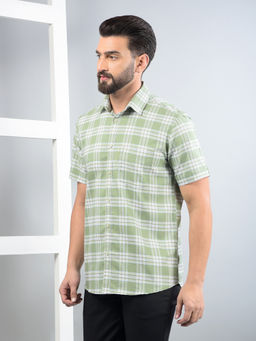 CRIMSOUNE CLUB - Men Green Checked Pure Cotton Shirt