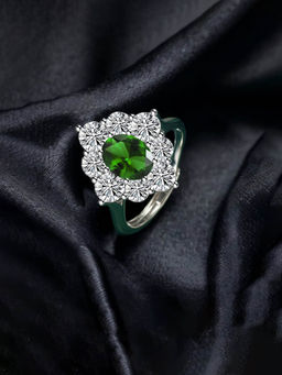Designs & You - Silver Plated Crushed Ice Cut Green Finger Ring