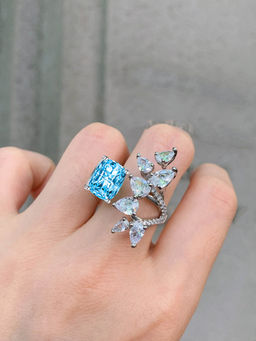 Designs & You - Silver Plated Crushed Ice Cut Blue Finger Ring