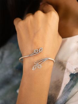 Shaya by CaratLane - 925 Silver Captivation in Oxidised Kada