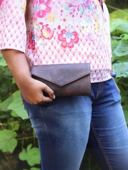 The Clownfish - Pvc Crocodile Finish Bi-Fold Womens Wallet (Brown)