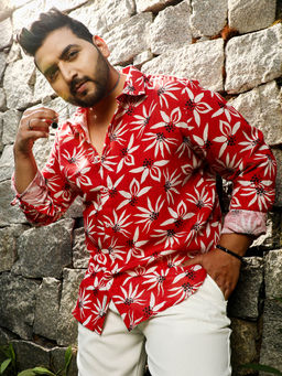 Instafab Plus - Men Scarlet Red Florencia Regular Shirt