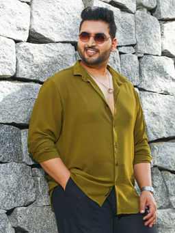 Instafab Plus - Men Olive Green Distorte-Woven Regular Shirt