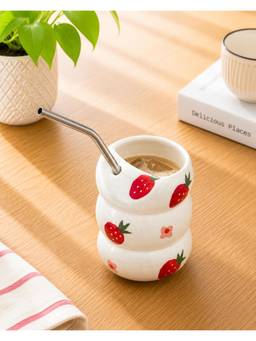 Nilaya Decor - Strawberry bubble sipper (cum tumbler) with straw