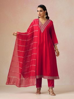 trueBrowns - Red Floral Kurta with Pant and Dupatta