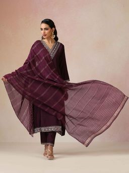 trueBrowns - Purple Floral Kurta with Pant and Dupatta