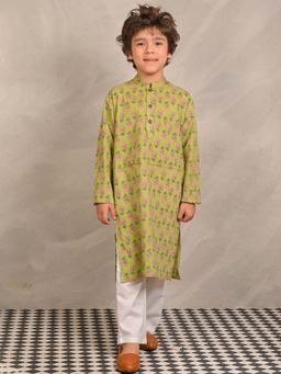 ANTHRILO - Green Flower Print Pure Cotton Kurta & Pyjama (Set of 2)