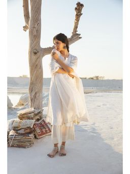 Karaj Jaipur - White Straight Kurta with Pant and Dupatta (Set of 3)